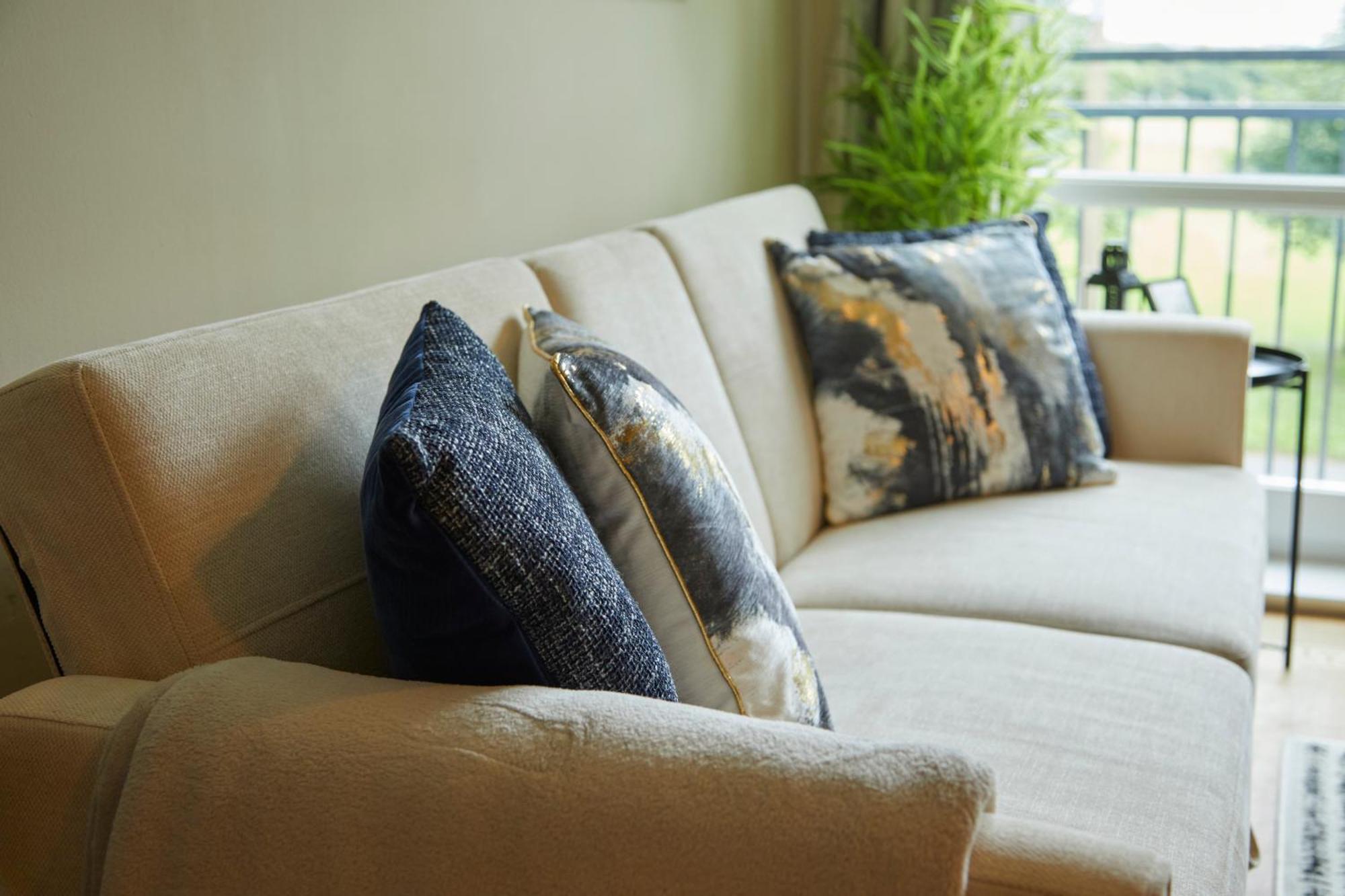 Stylish 2-Bedroom Apartment With Free Parking ハリファックス エクステリア 写真
