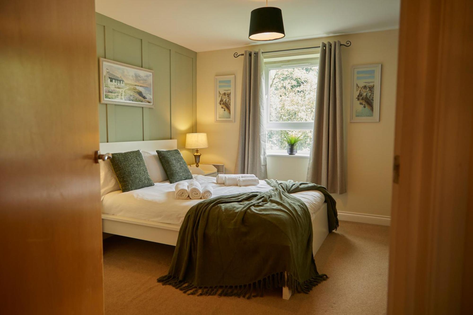 Stylish 2-Bedroom Apartment With Free Parking ハリファックス エクステリア 写真