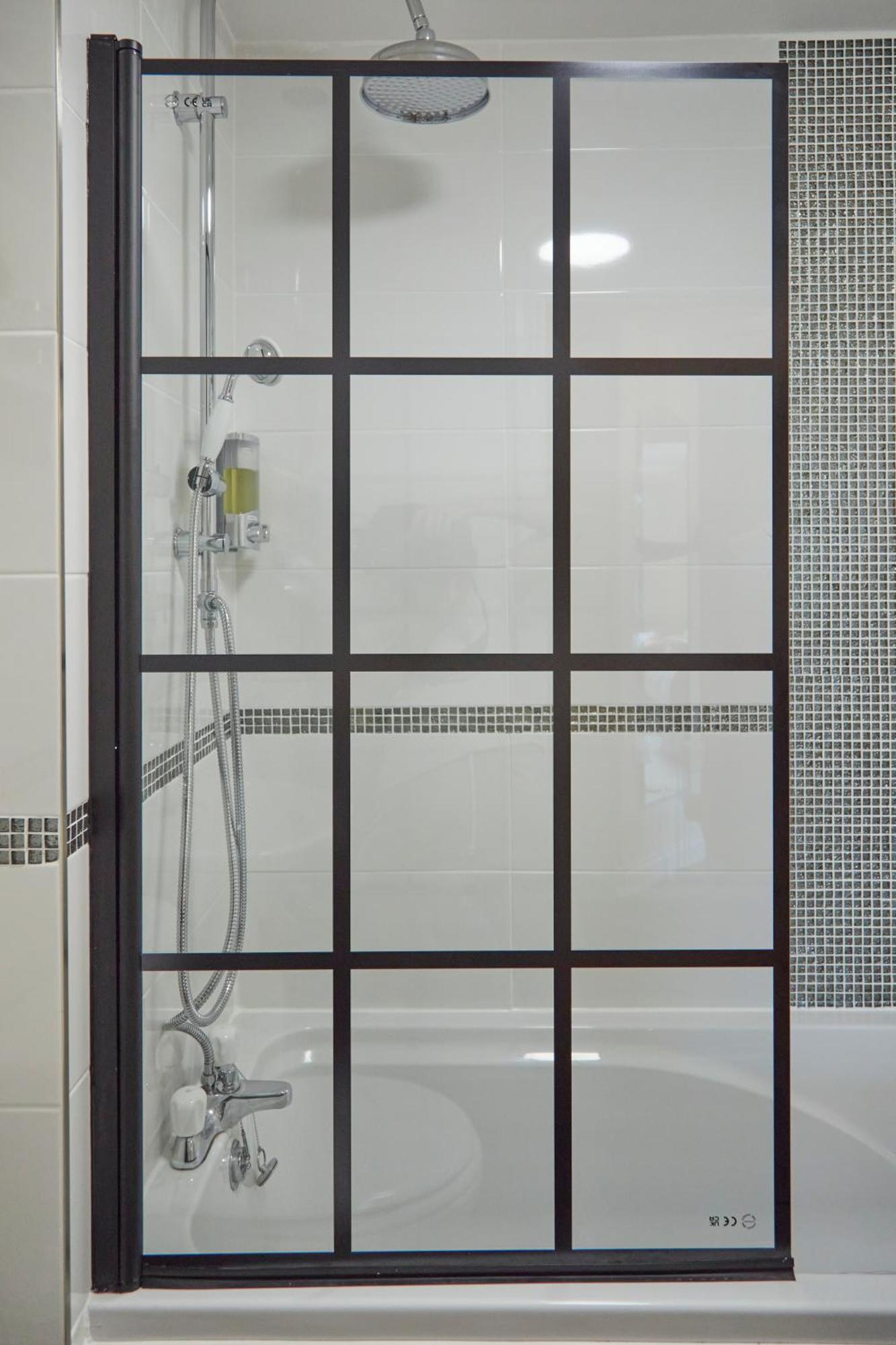 Stylish 2-Bedroom Apartment With Free Parking ハリファックス エクステリア 写真