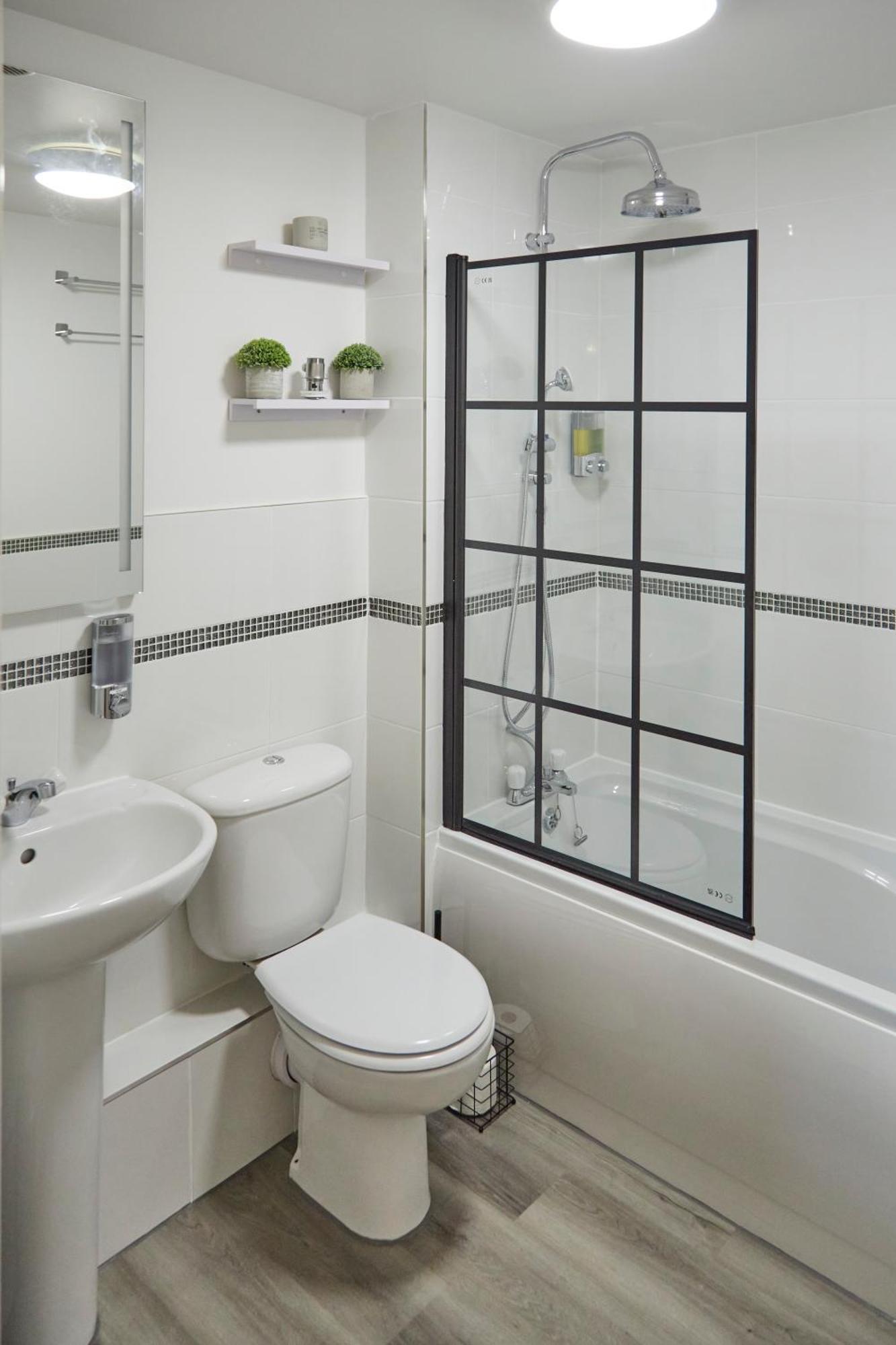 Stylish 2-Bedroom Apartment With Free Parking ハリファックス エクステリア 写真